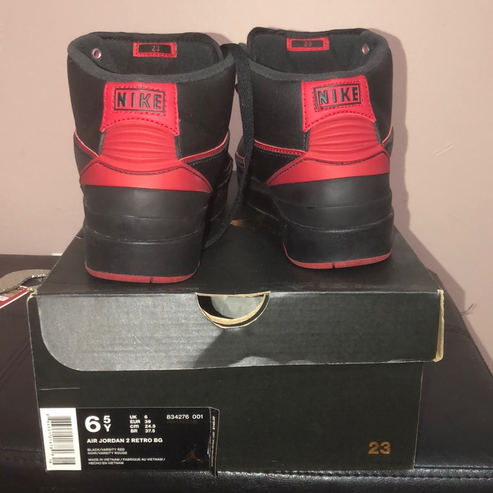 Jordan retro 2s